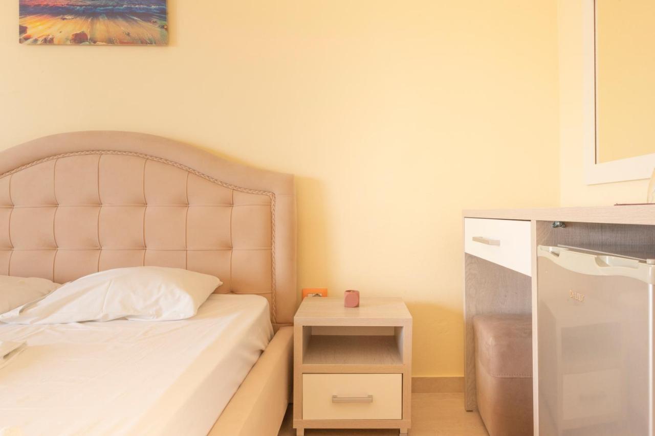 Hotel Mesun Himare Exterior photo