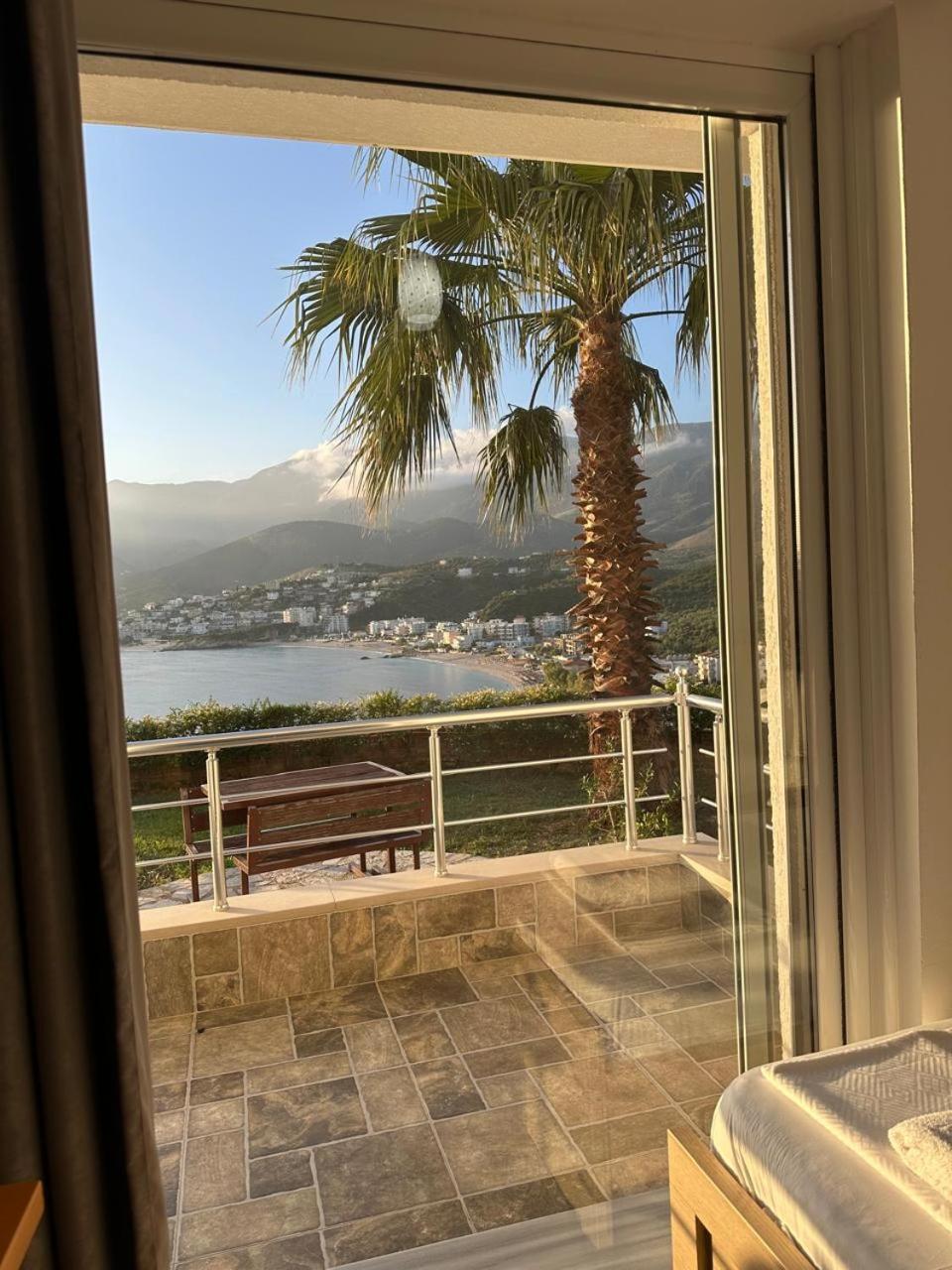 Hotel Mesun Himare Exterior photo