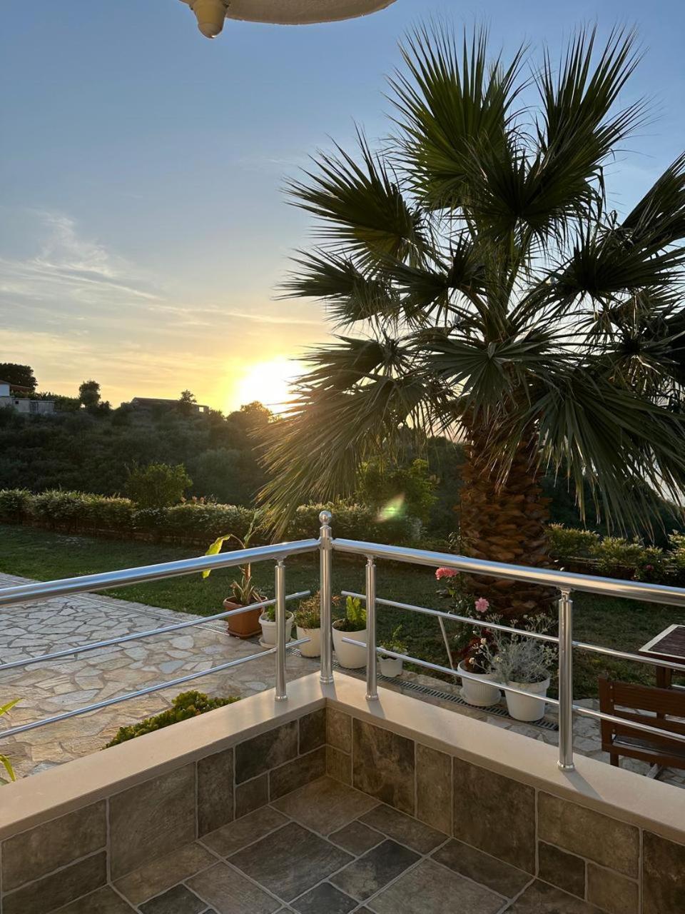 Hotel Mesun Himare Exterior photo