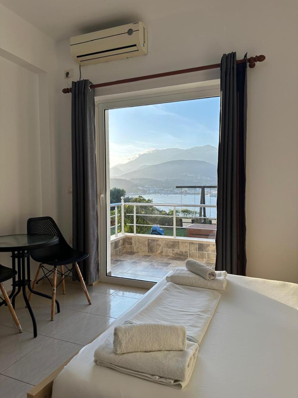 Hotel Mesun Himare Exterior photo
